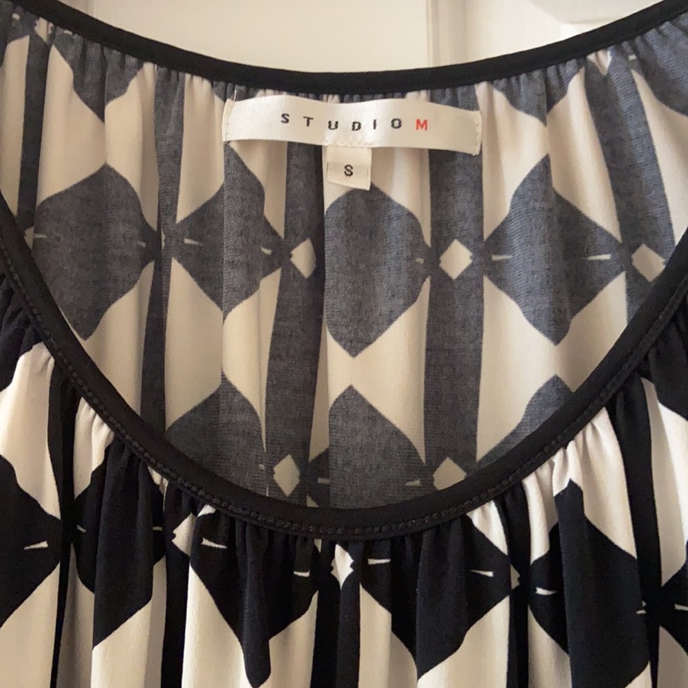 Studio M Dress size small - Picture 2 of 5